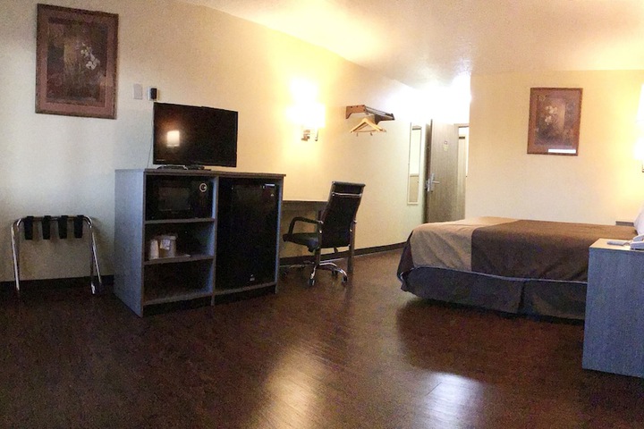 Room 5 of 16