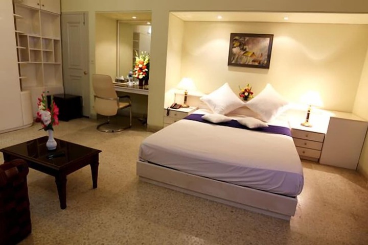 Room 8 of 32