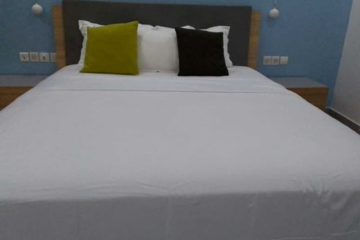 Room 2 of 6