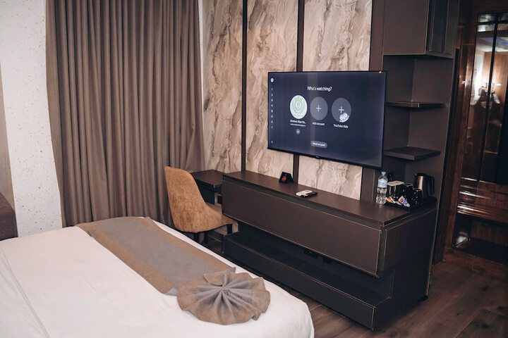 Room 81 of 98