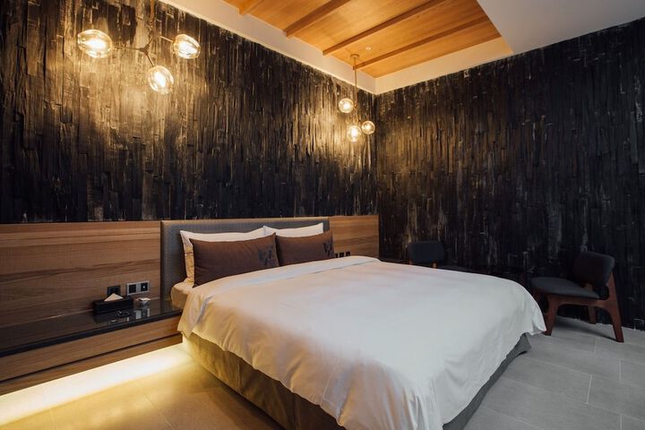Room 33 of 67