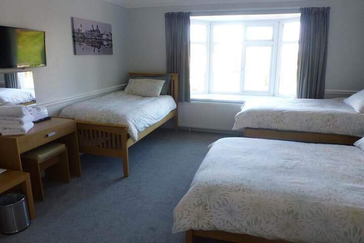 Room 12 of 37