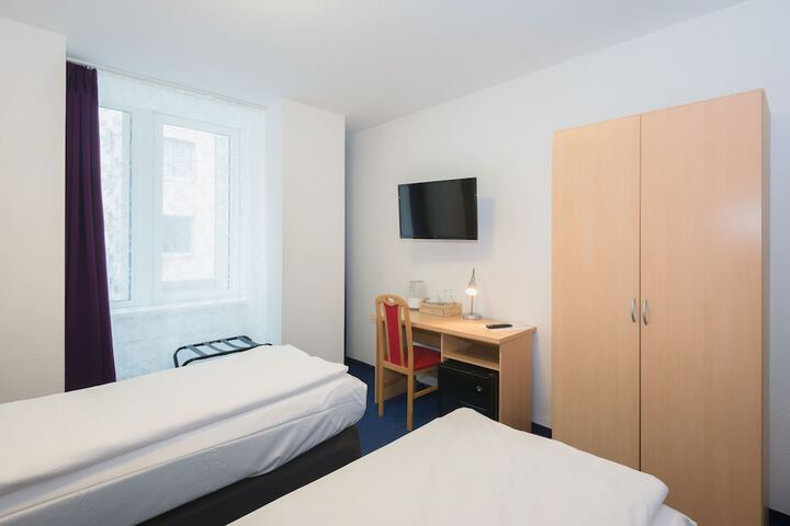 Room 3 of 17