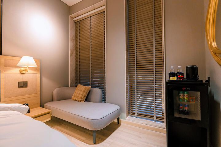 Room 35 of 74