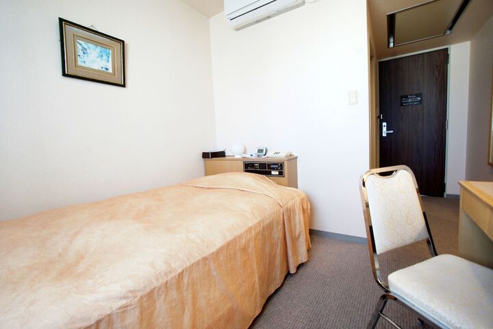 Room 8 of 35