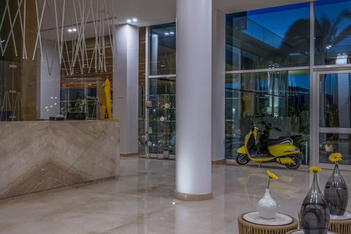 Guest Lobby