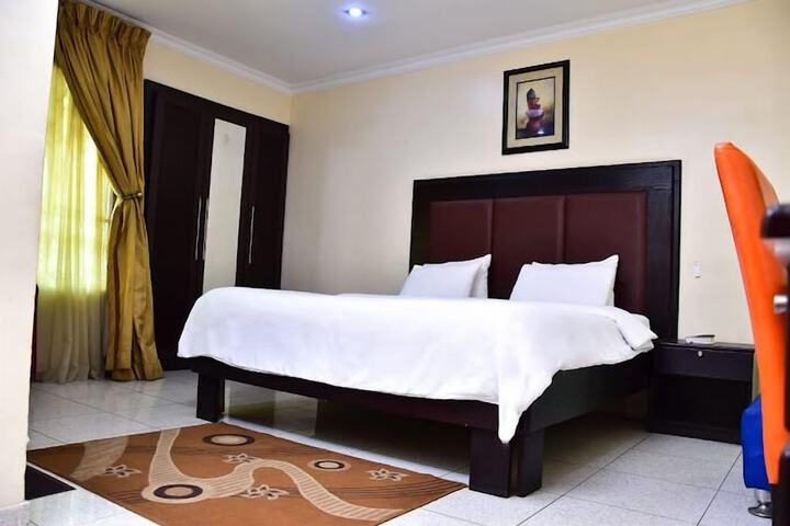 Room 6 of 47