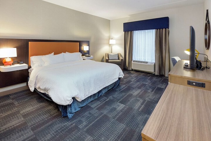1 King Bed Accessible (11 of 27)
