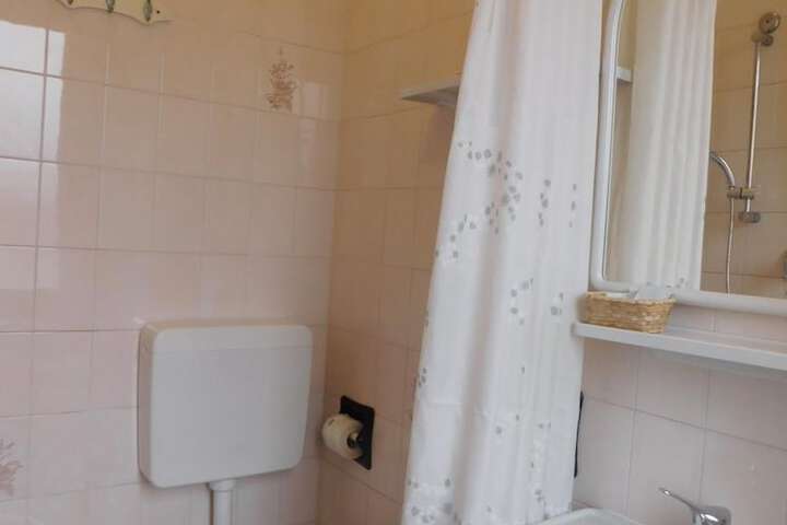 Room 32 of 54