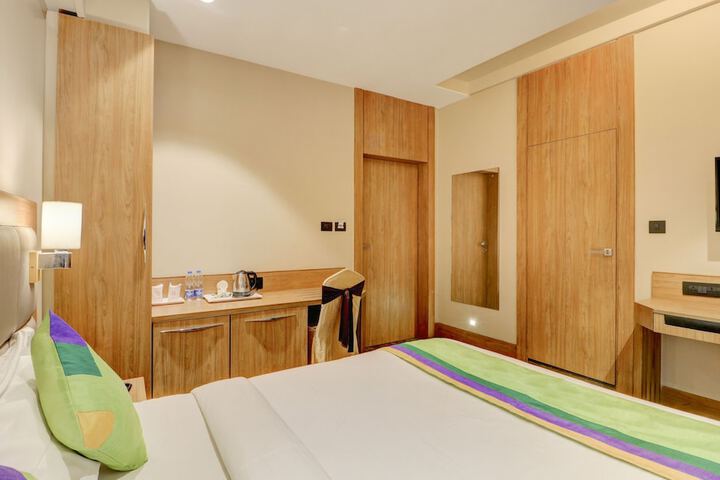 Room 15 of 48