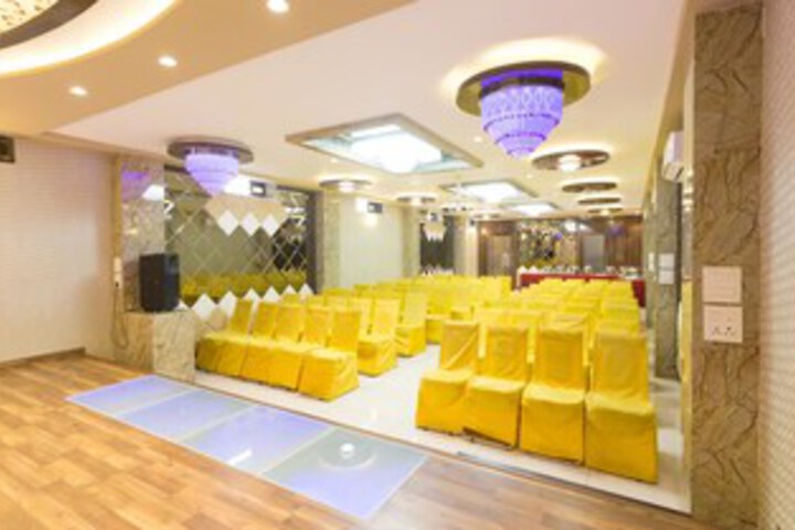 Business Center 7 of 26