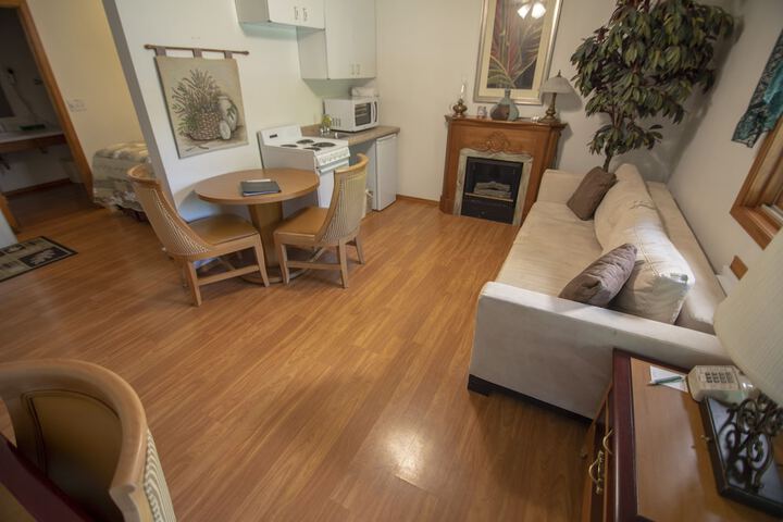 Room 4 of 95