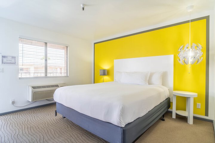 1 King Bed (40 of 44)