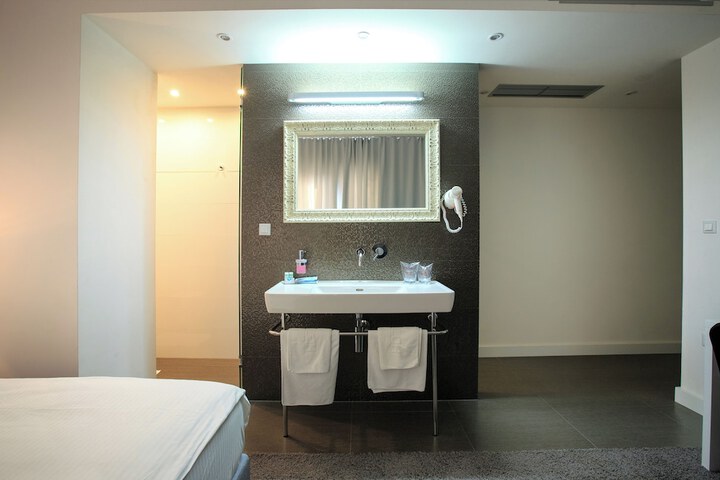 Room 15 of 89