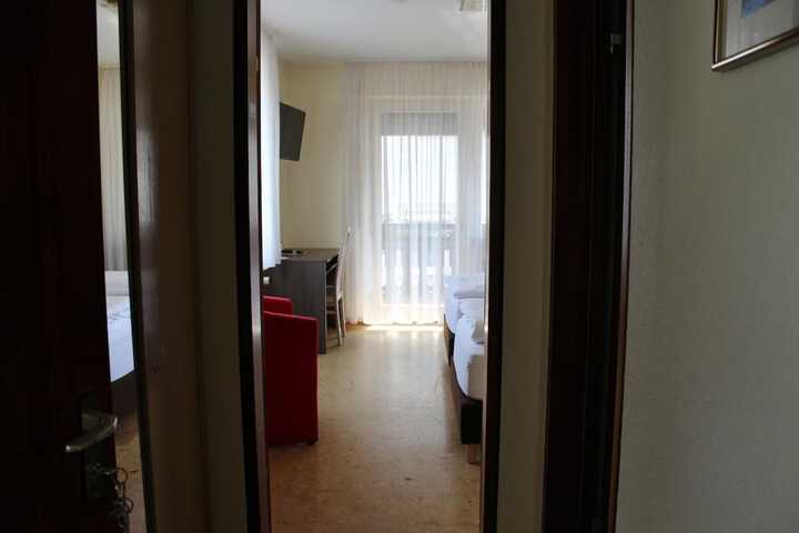 Room 25 of 58