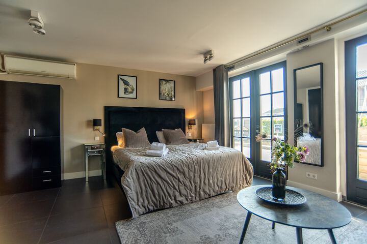 Room 4 of 47