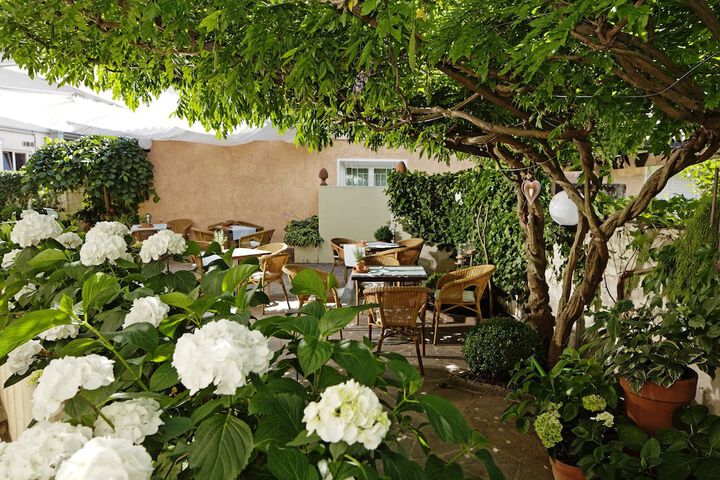 Hotel Exterior 113 of 120