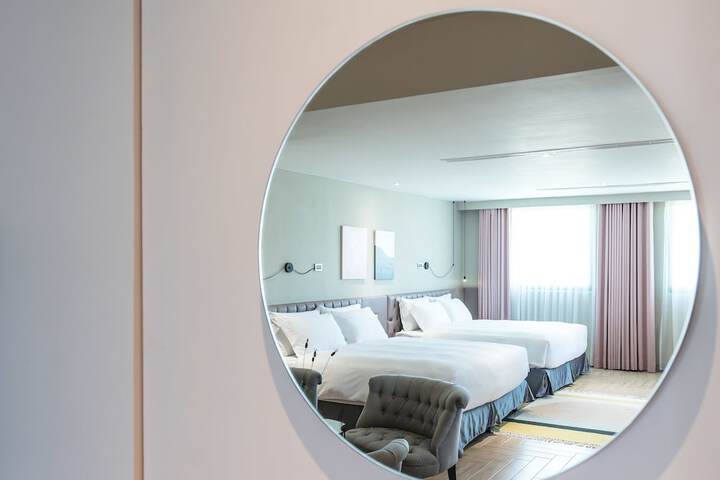 Room 148 of 243