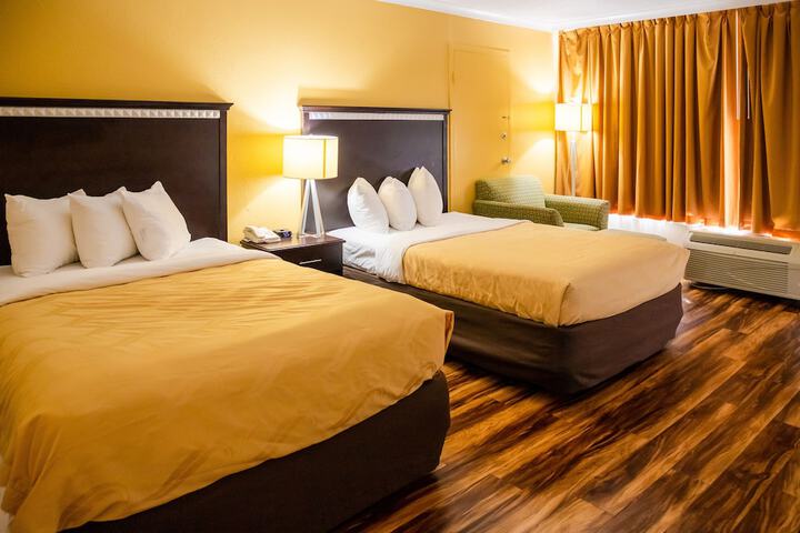 2 Double Beds (11 of 23)