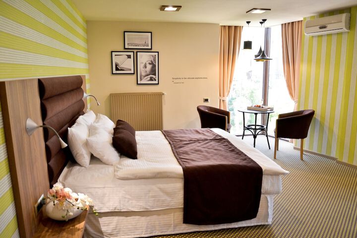 Room 4 of 41