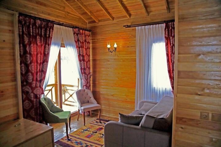 Room 4 of 11