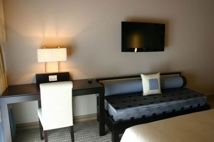 Room 13 of 34