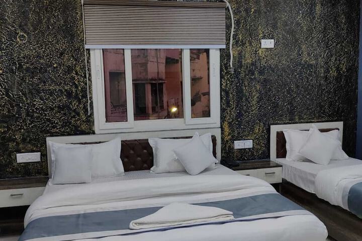 Room 3 of 7