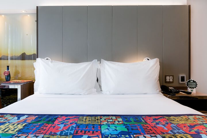 Room 8 of 48