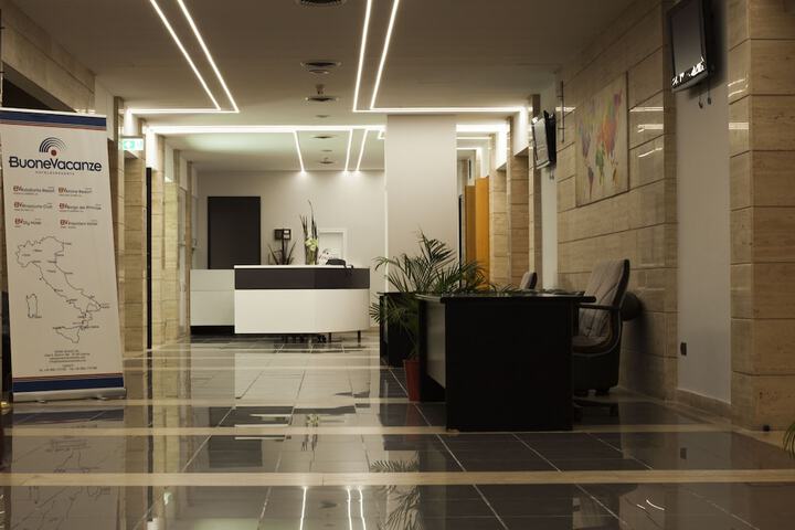 Lounge 40 of 73
