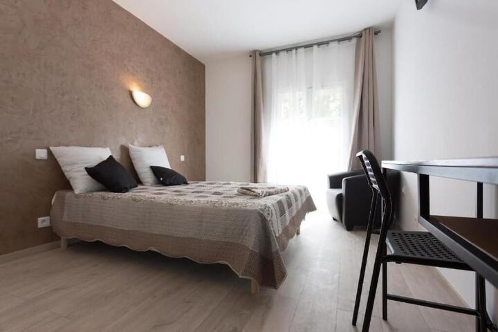 Room 15 of 32