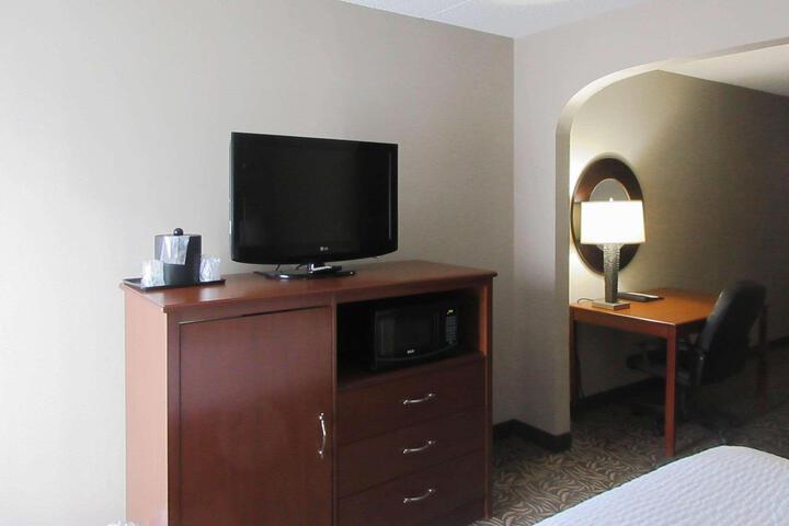 1 King Bed (8 of 11)