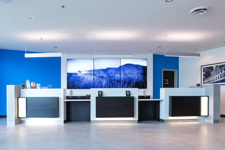 Check-in/check-out kiosk