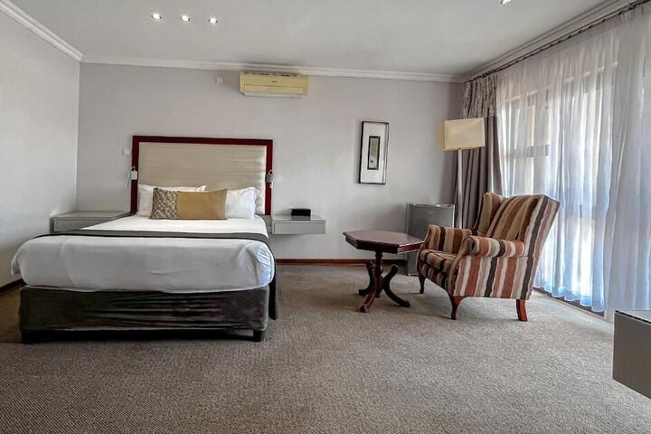 Golden Crystal Hotel