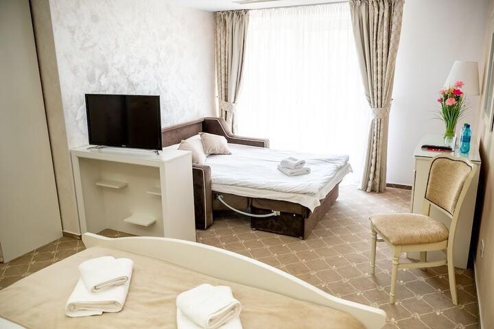 Room 30 of 103