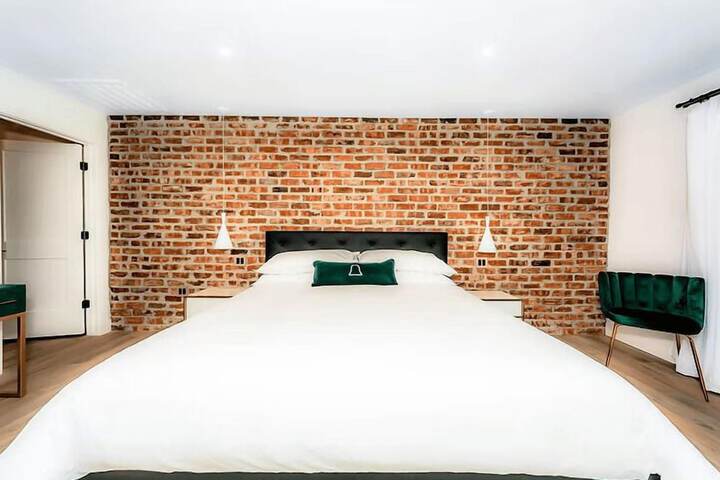 Room 2 of 41