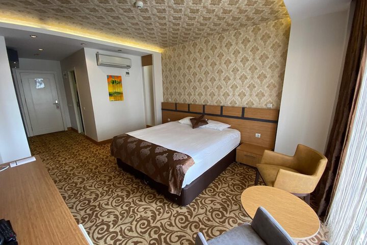 Room 10 of 43