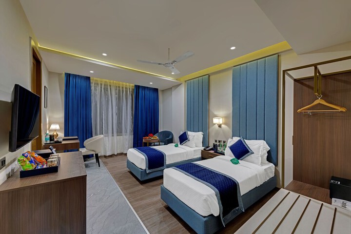 Room 9 of 33
