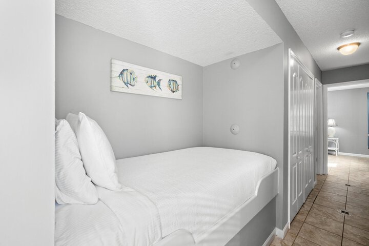 Room 28 of 125