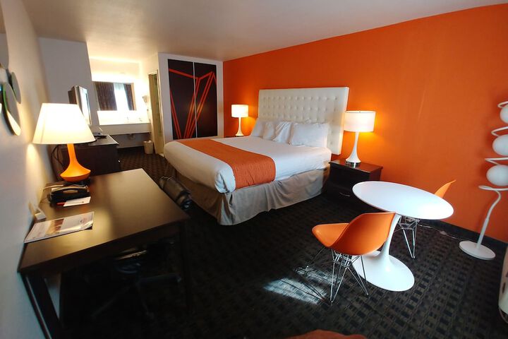 Standard | King Bed (1 of 5)