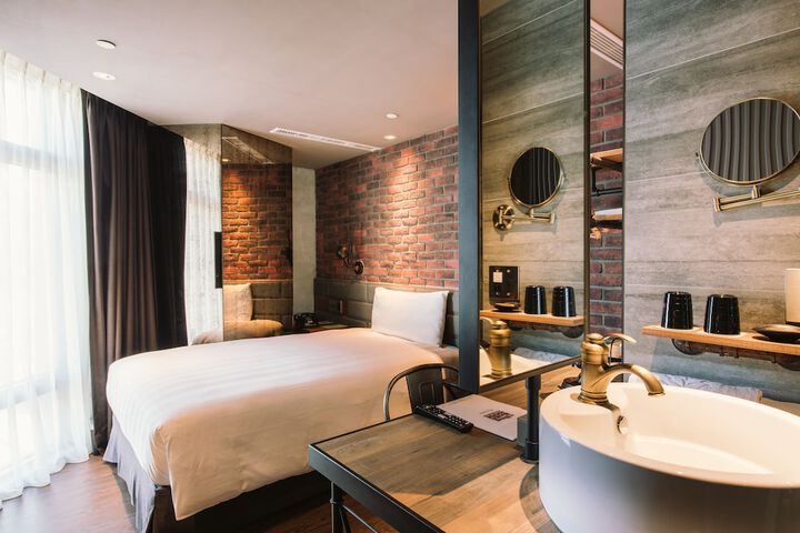 Room 9 of 39