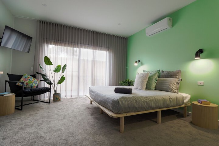 Room 3 of 42