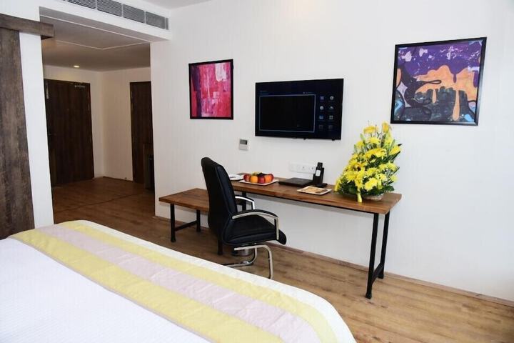 Room 14 of 32