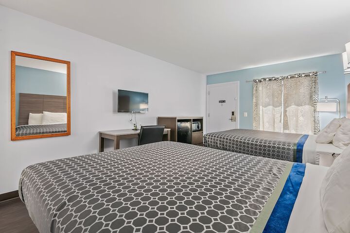 Standard Single Room 1 King Bed (8 of 10)