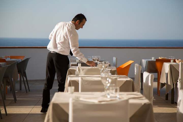Dining 32 of 41