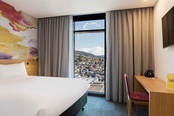 Room 26 of 173