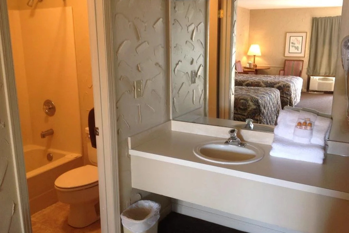 Room 5 of 7