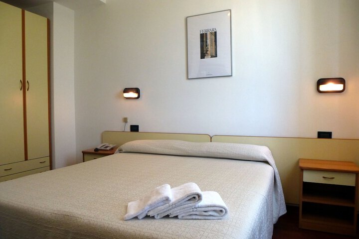 Room 6 of 24