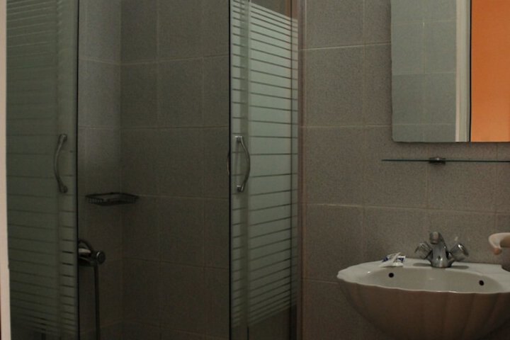 Room 28 of 35