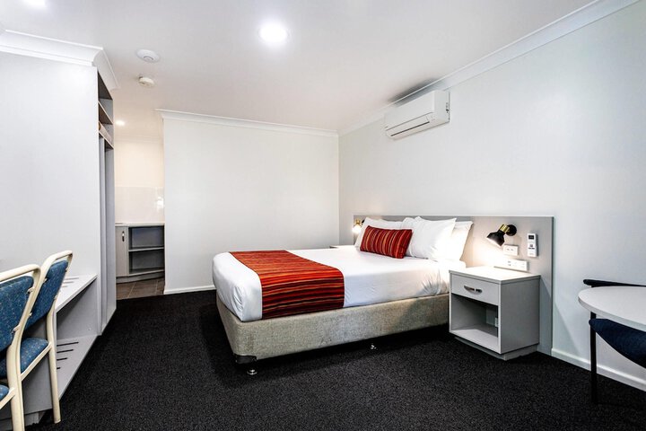 Room 33 of 85