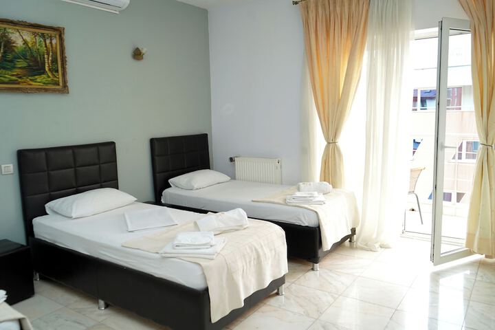 Room 13 of 36